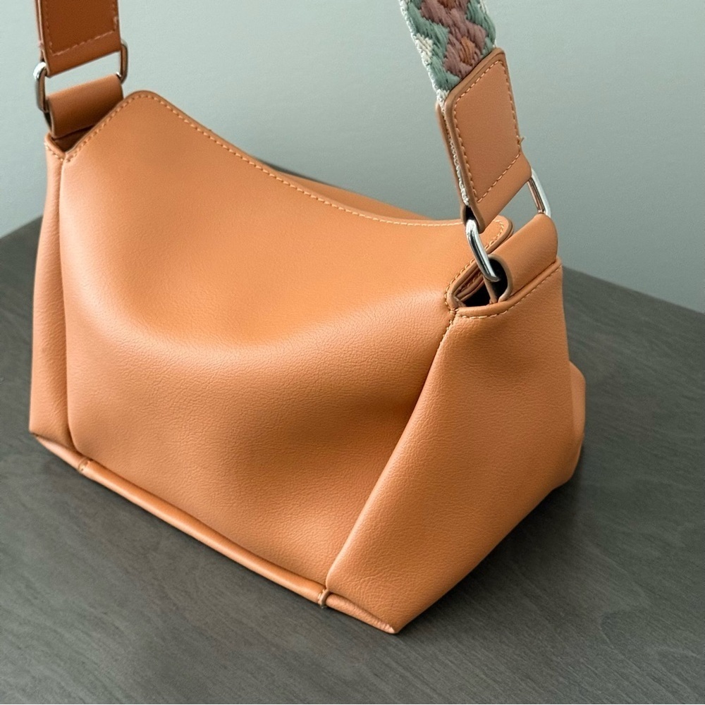 Street Level Colorful Tan Crossbody Handbag With Textured Guitar Strap